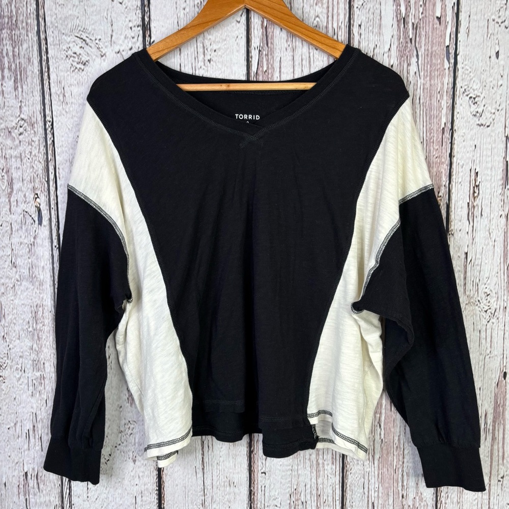 Torrid 0X Relaxed Fit Cotton Modal Slub V-Neck Shirt Black & Ivory Dolman Sleeve